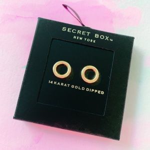 Jewelry - 14k Gold Circle Stud Earrings Jewelry - 14k Gold Circle Stud Earrings